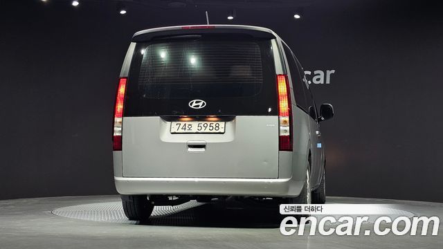 Hyundai Staria 2025 — photo 4