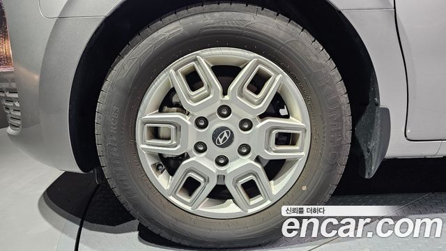 Hyundai Staria 2025 — photo 5