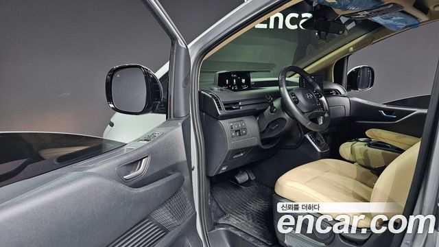 Hyundai Staria 2025 — photo 10