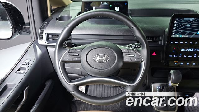 Hyundai Staria 2025 — photo 11