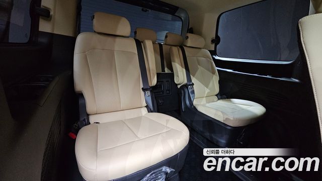 Hyundai Staria 2025 — photo 18