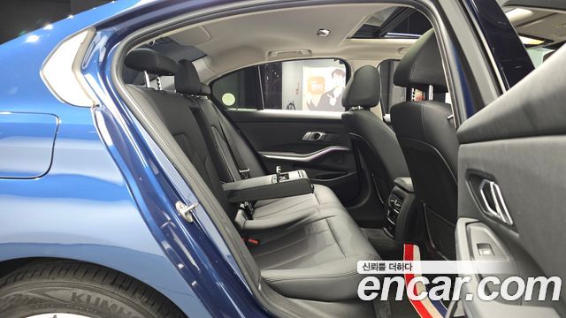 BMW 3-Series 2021 — photo 18
