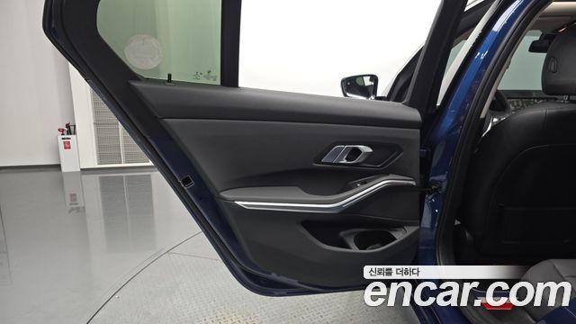 BMW 3-Series 2021 — photo 15