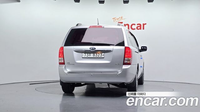Kia Canival 2013 — photo 4