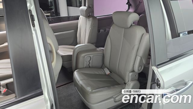 Kia Canival 2013 — photo 11