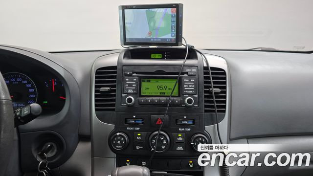 Kia Canival 2013 — photo 17