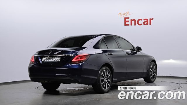 Mercedes-Benz C-Class 2019 — photo 2