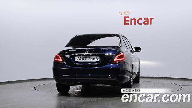 Mercedes-Benz C-Class 2019 — photo 4
