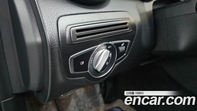 Mercedes-Benz C-Class 2019 — photo 16