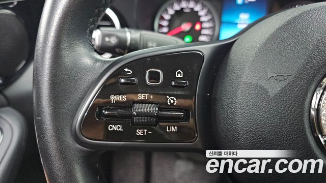 Mercedes-Benz C-Class 2019 — photo 17