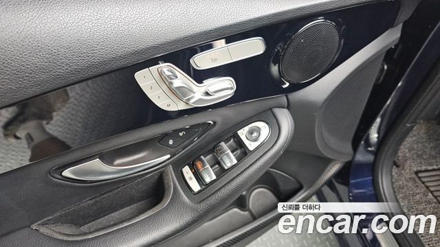 Mercedes-Benz C-Class 2019 — photo 18