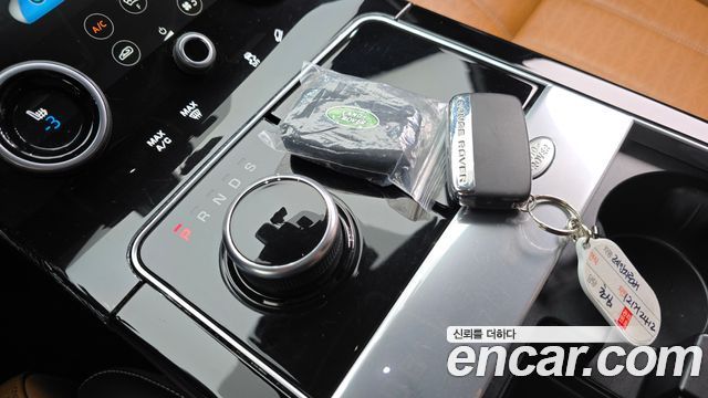 Land Rover Range Rover Velar 2020 — photo 12