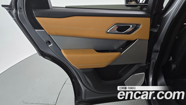 Land Rover Range Rover Velar 2020 — photo 15