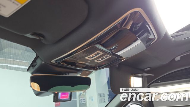 Land Rover Range Rover Velar 2020 — photo 27