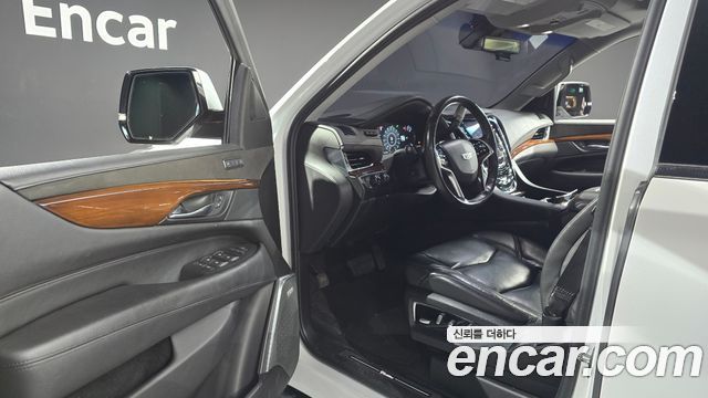 Cadillac Escalade 2018 — photo 10