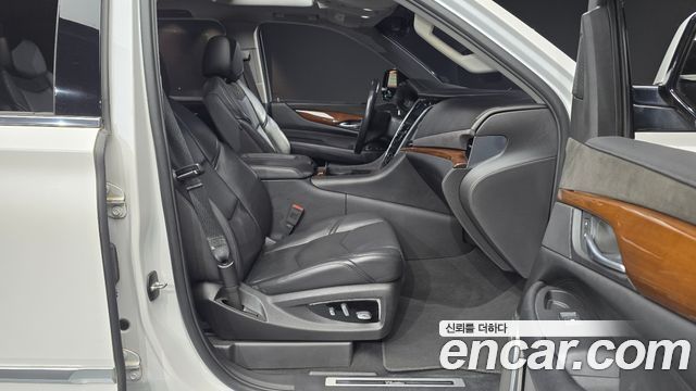 Cadillac Escalade 2018 — photo 11