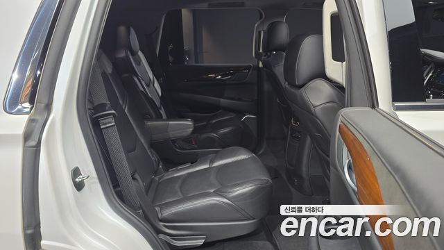 Cadillac Escalade 2018 — photo 12
