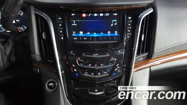 Cadillac Escalade 2018 — photo 14
