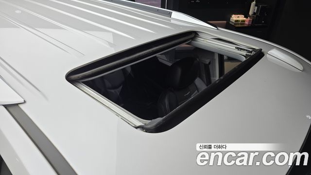 Cadillac Escalade 2018 — photo 17