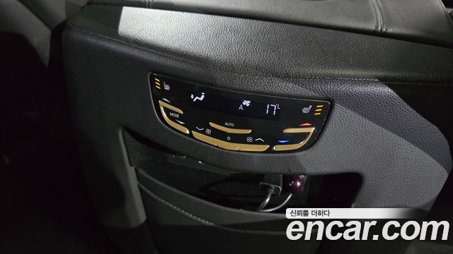 Cadillac Escalade 2018 — photo 19