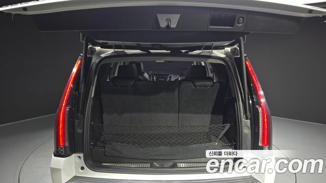 Cadillac Escalade 2018 — photo 20