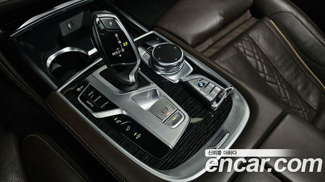 BMW 7-Series 2018 — photo 9