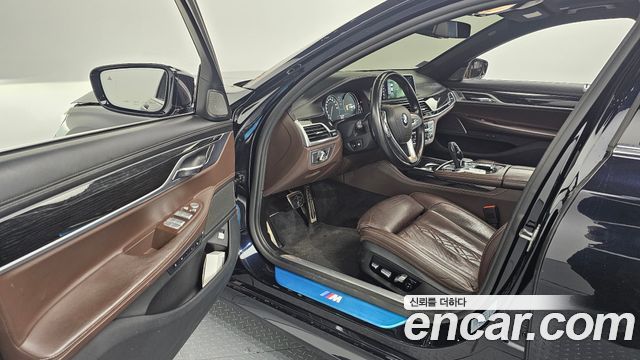 BMW 7-Series 2018 — photo 10