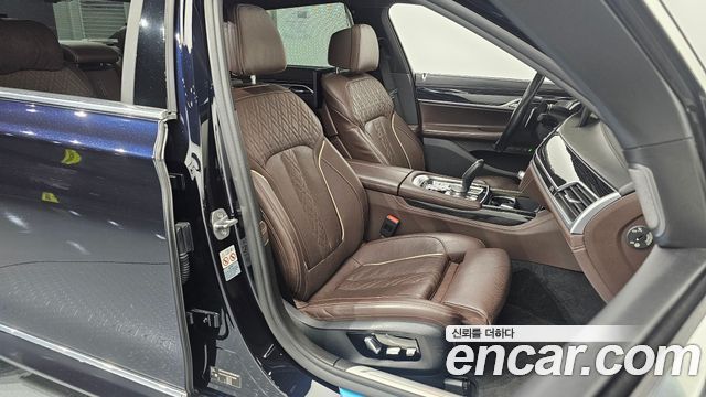 BMW 7-Series 2018 — photo 12