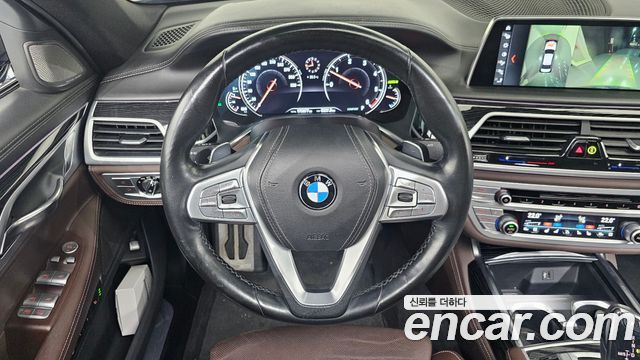 BMW 7-Series 2018 — photo 13