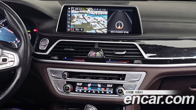 BMW 7-Series 2018 — photo 14