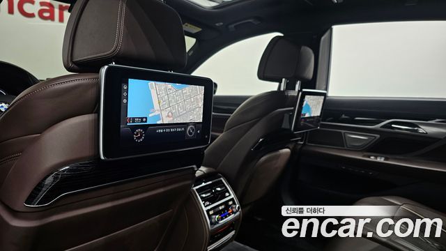 BMW 7-Series 2018 — photo 17