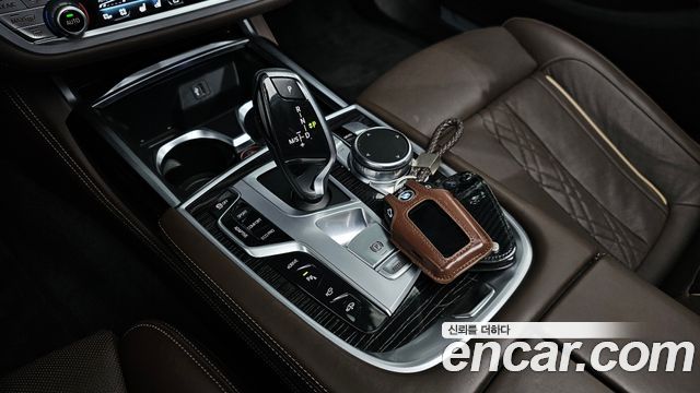 BMW 7-Series 2019 — photo 9