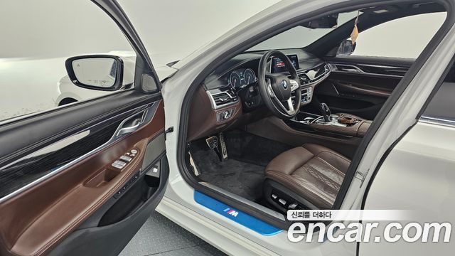 BMW 7-Series 2019 — photo 10
