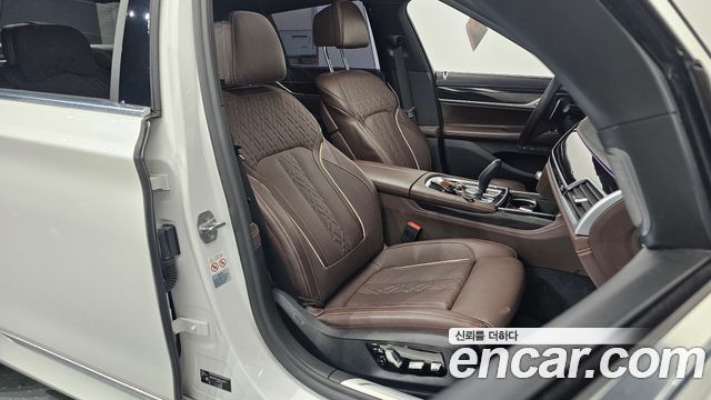 BMW 7-Series 2019 — photo 12