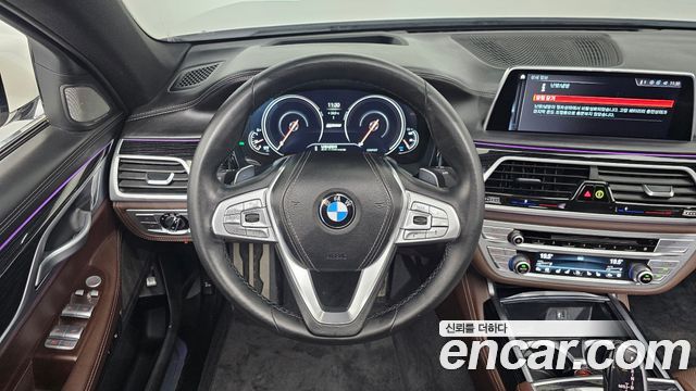 BMW 7-Series 2019 — photo 13