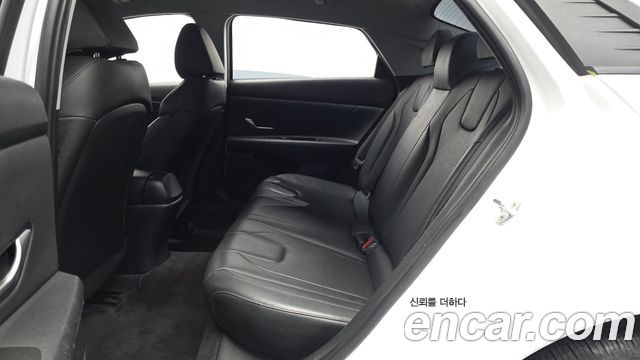 Hyundai AVANTE 2022 — photo 18