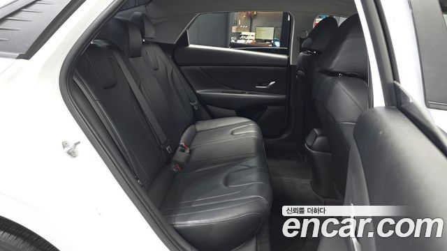 Hyundai AVANTE 2022 — photo 16