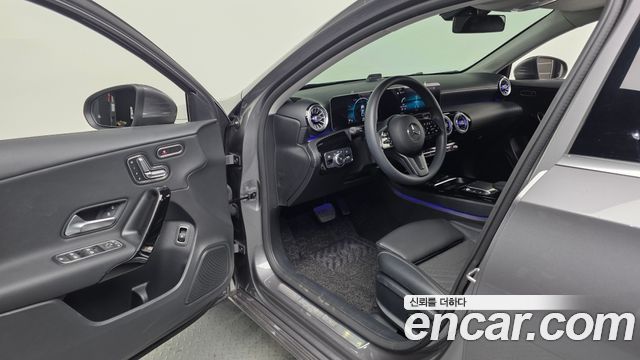 Mercedes-Benz A-Class 2020 — photo 10