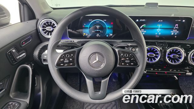 Mercedes-Benz A-Class 2020 — photo 13