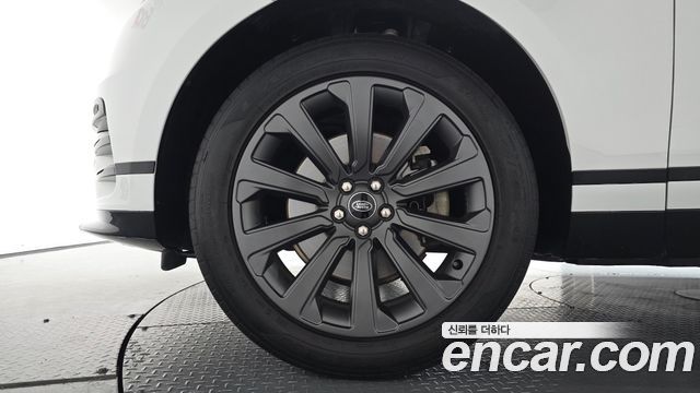 Land Rover Range Rover Velar 2023 — photo 5