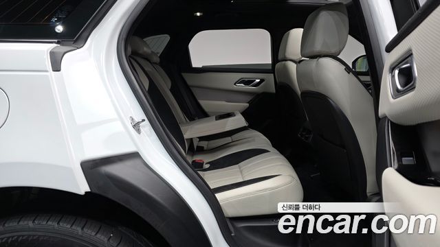 Land Rover Range Rover Velar 2023 — photo 17