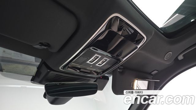 Land Rover Range Rover Velar 2023 — photo 25