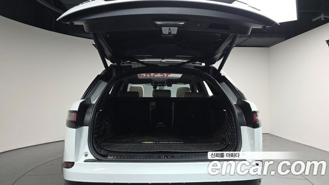 Land Rover Range Rover Velar 2023 — photo 26