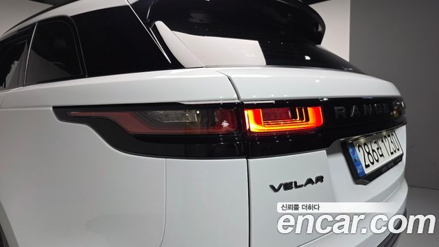 Land Rover Range Rover Velar 2023 — photo 9