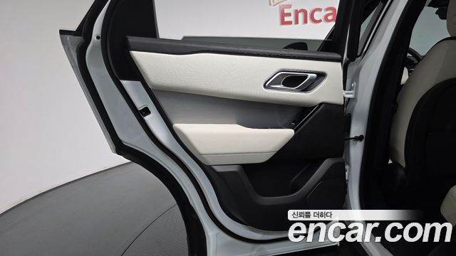 Land Rover Range Rover Velar 2023 — photo 15