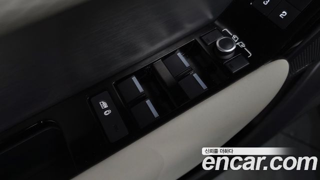 Land Rover Range Rover Velar 2023 — photo 28