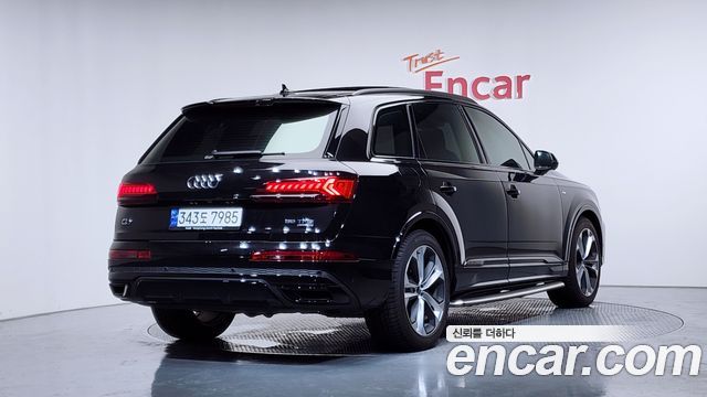 Audi Q7 2023 — photo 2