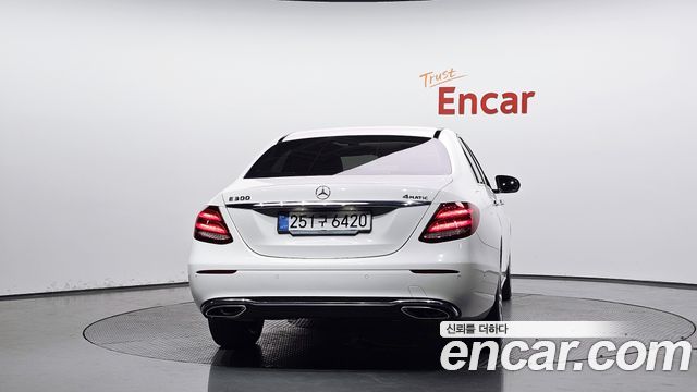 Mercedes-Benz E-Class 2018 — photo 4