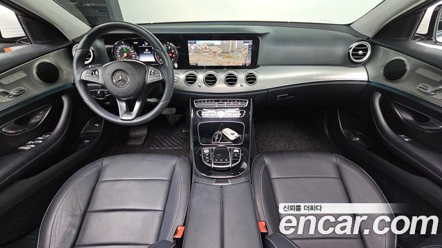 Mercedes-Benz E-Class 2018 — photo 10