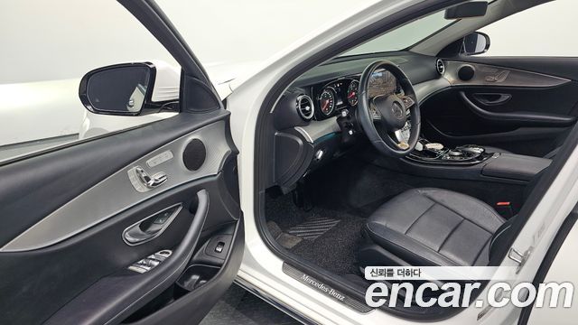 Mercedes-Benz E-Class 2018 — photo 13